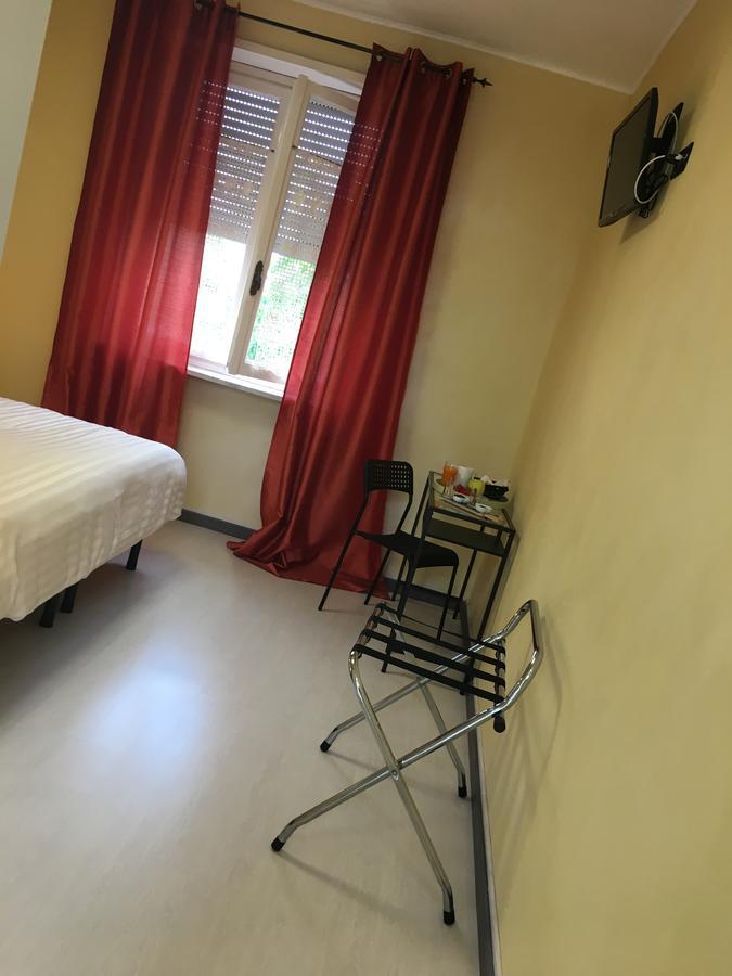 B & B La Guesthouse Poirino Экстерьер фото