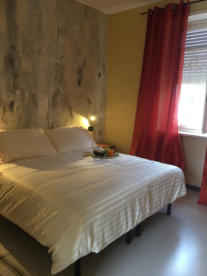 B & B La Guesthouse Poirino Экстерьер фото