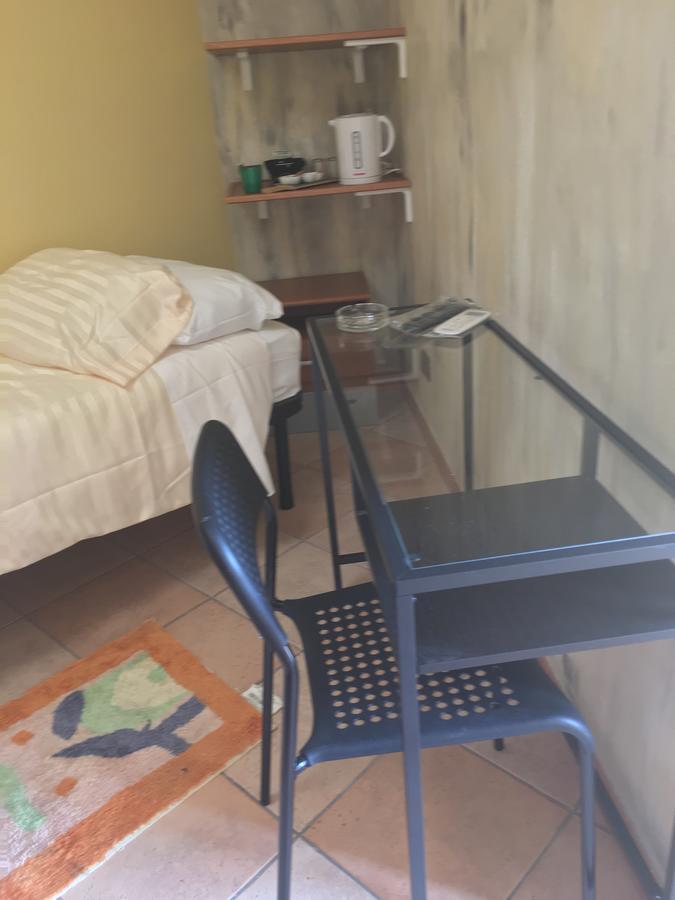 B & B La Guesthouse Poirino Экстерьер фото