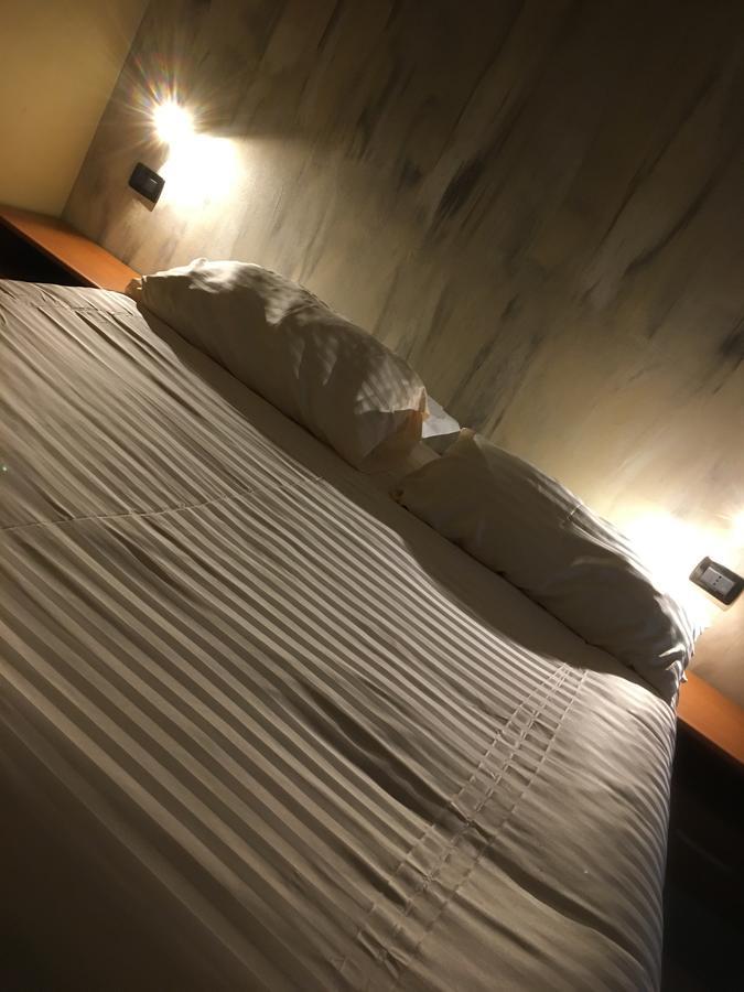 B & B La Guesthouse Poirino Экстерьер фото