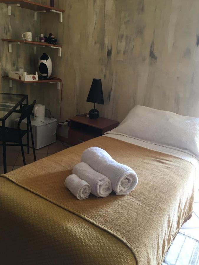 B & B La Guesthouse Poirino Экстерьер фото
