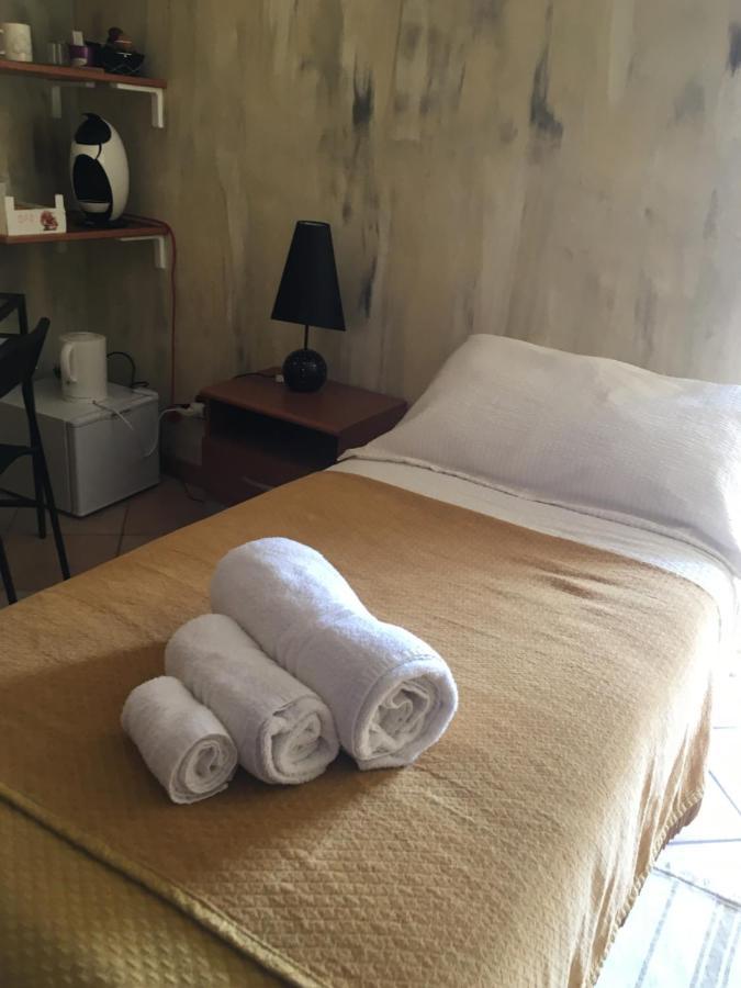 B & B La Guesthouse Poirino Экстерьер фото